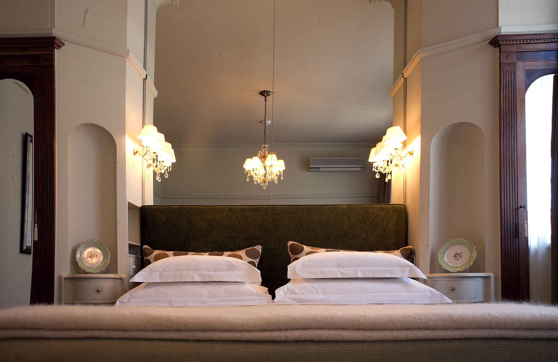 Boutique Hotel, Cape Town, Ellerman House, Gästezimmer, Kapstadt, Classic House Room, Doppelbett, Lampen, Afrikarma, Afrikarma Safaris, Afrikarma Safaris - Wildnis. Hautnah., Afrikarma.de