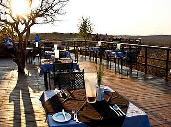 Etosha Safari Lodge: Aussichtsplattform Etosha Safari Lodge: Aussichtsplattform