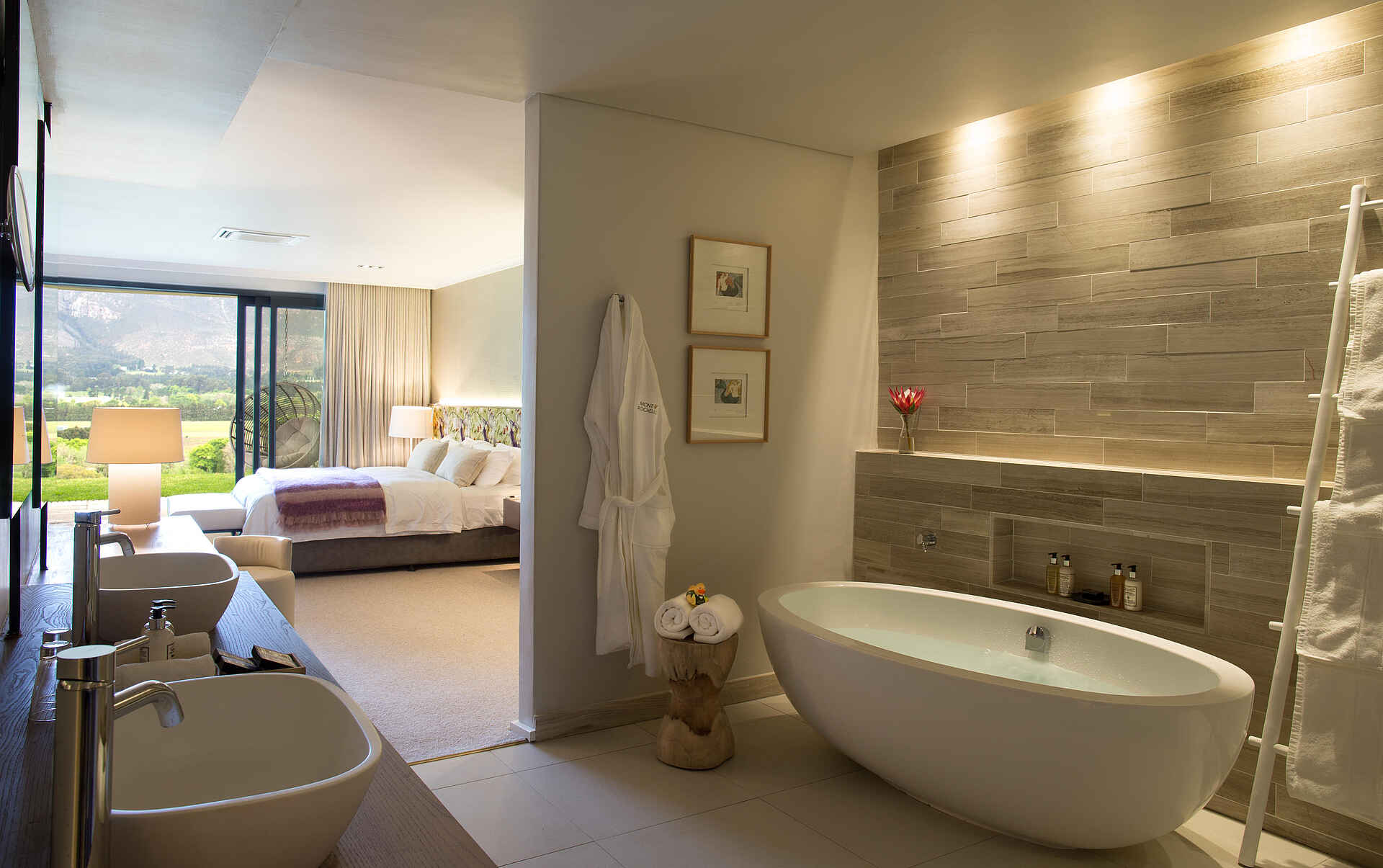 Mont Rochelle Hotel & Vineyard: Cap Classique Suite Bad