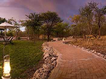 Mushara Outpost: Weg zum Pool