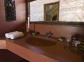 Olduvai Camp: Waschtisch