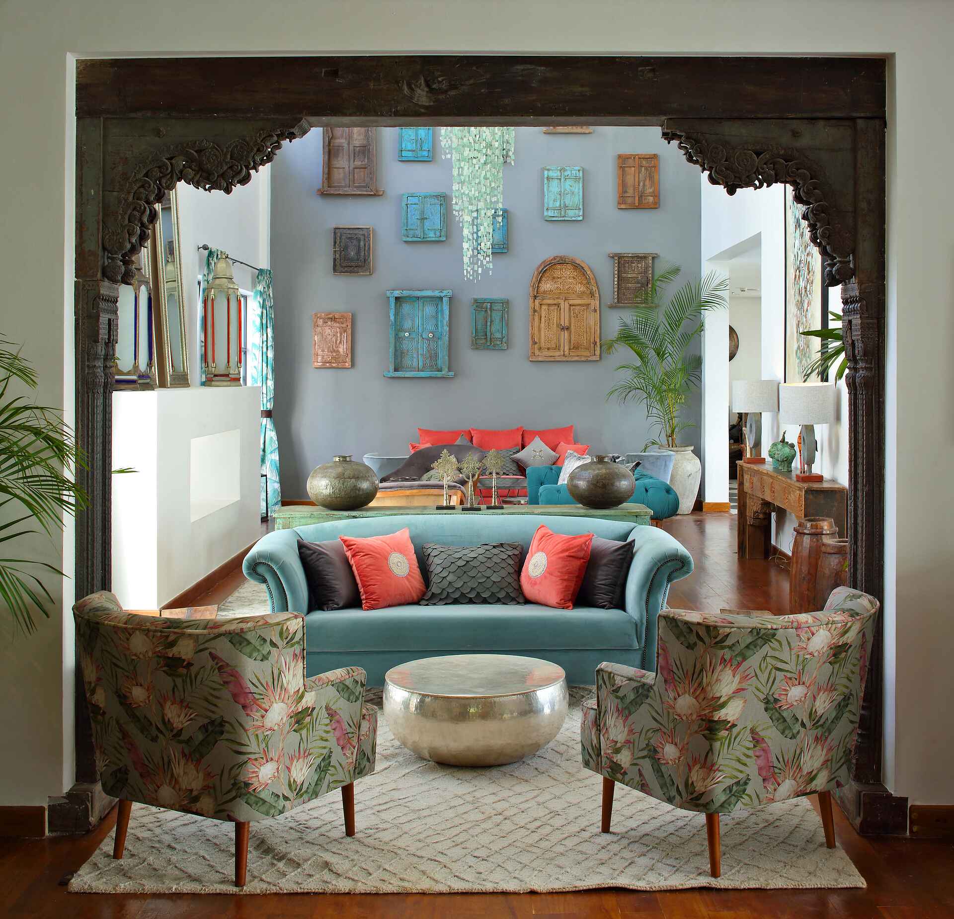 Latitude 0: Sitzgruppe mit Swahili-Deko