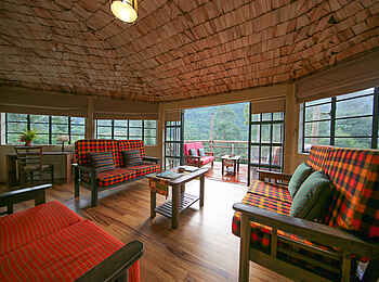 Mahogany Springs Safari Lodge: Presidential Lounge mit Terrasse
