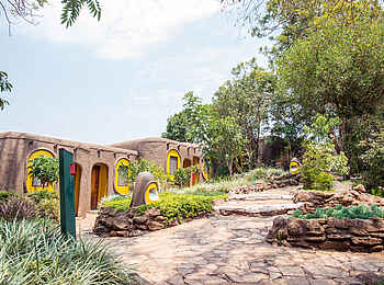 Mara Serena Safari Lodge: Der Weg zu den Gästeunterkünften Mara Serena Safari Lodge: Der Weg zu den Gästeunterkünften