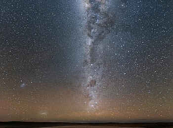 !Xaus Lodge: Milchstraße über der Pfanne !Xaus Lodge: Milchstraße über der Pfanne