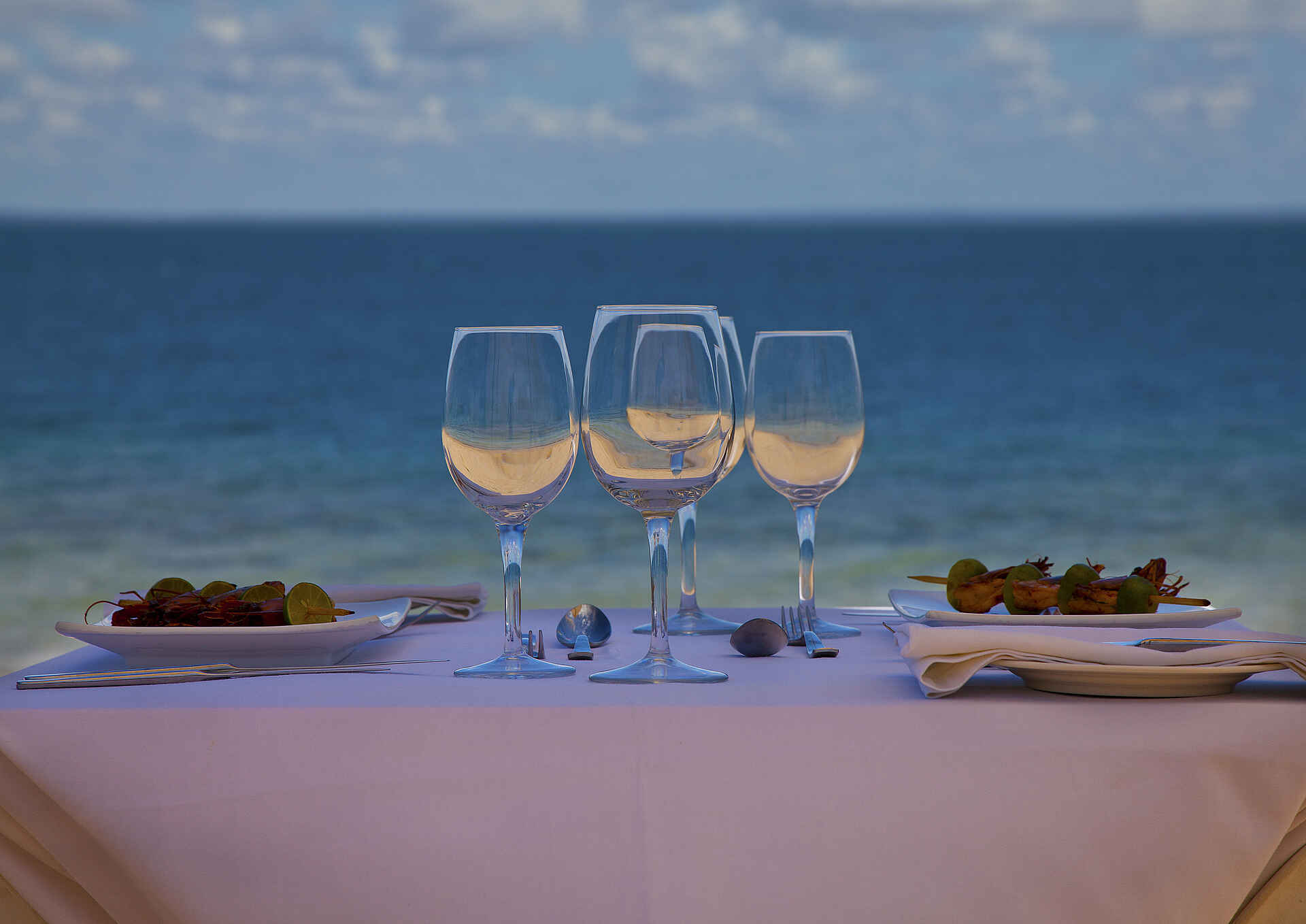 azura quilalea, azura quilalea bilder, azura quilalea island resort, mosambik tauchen, essen, lunch, strand