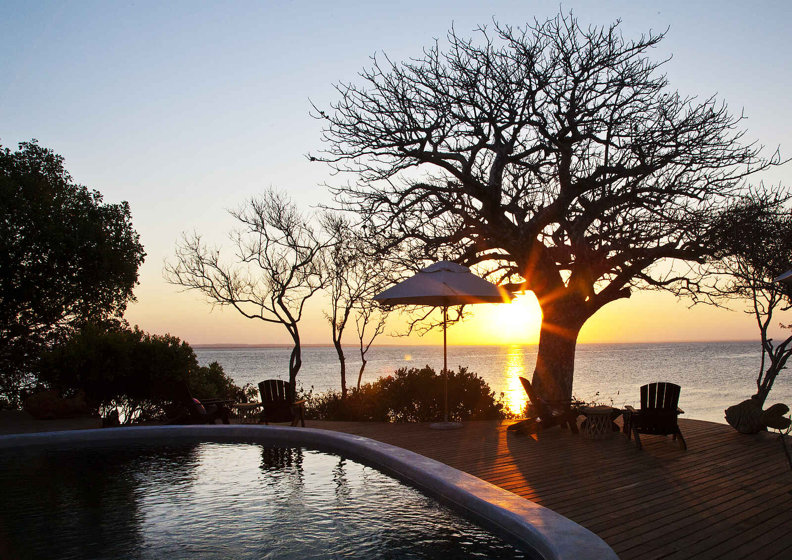 Azura Quilalea: Sonnenuntergang am Pool Azura Quilalea: Sonnenuntergang am Pool