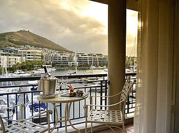 Cape Grace Hotel: Superior Room Terrace Cape Grace Hotel: Superior Room Terrace