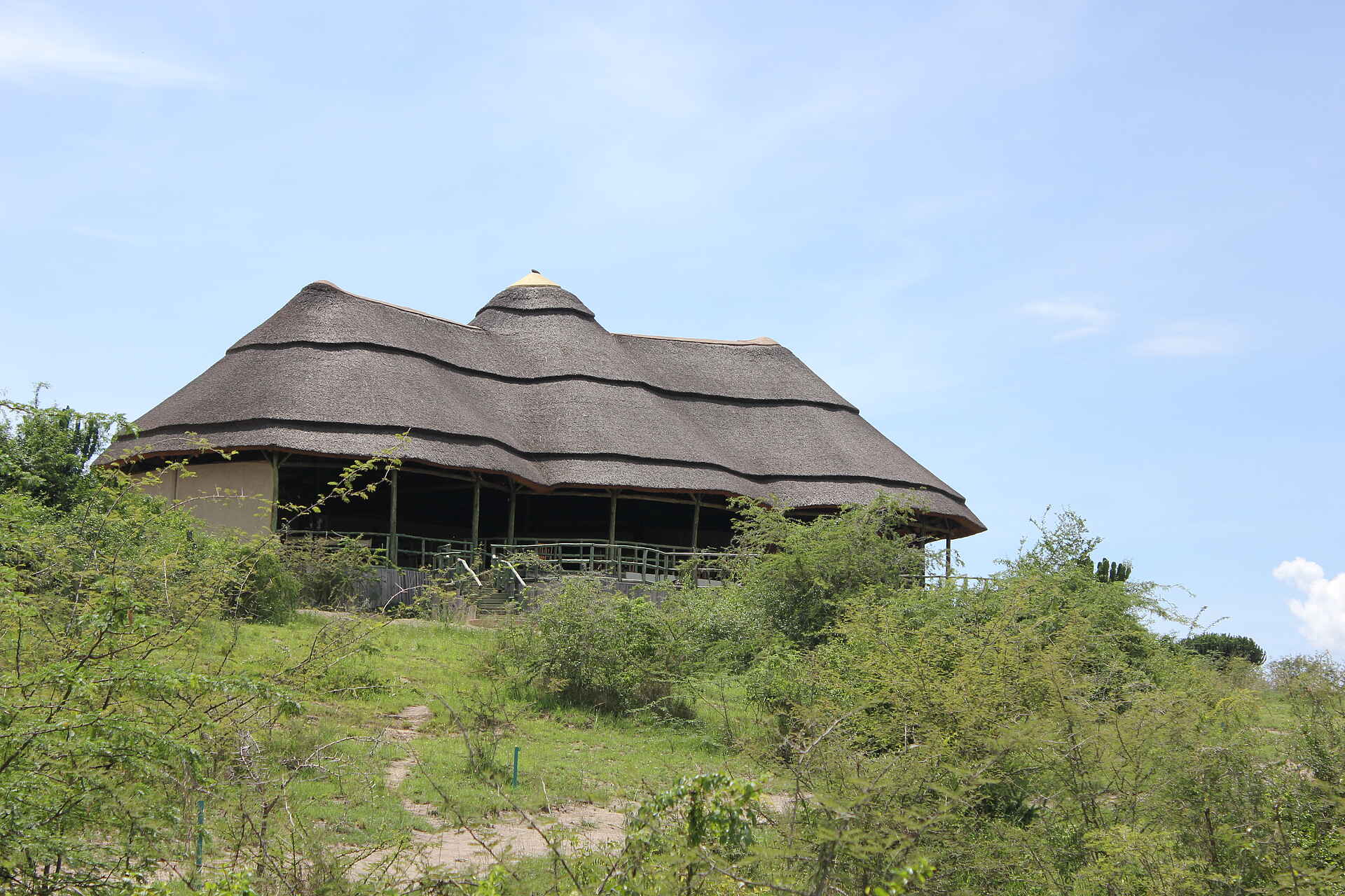 Kasenyi Safari Camp: Hauptgebäude am Hang