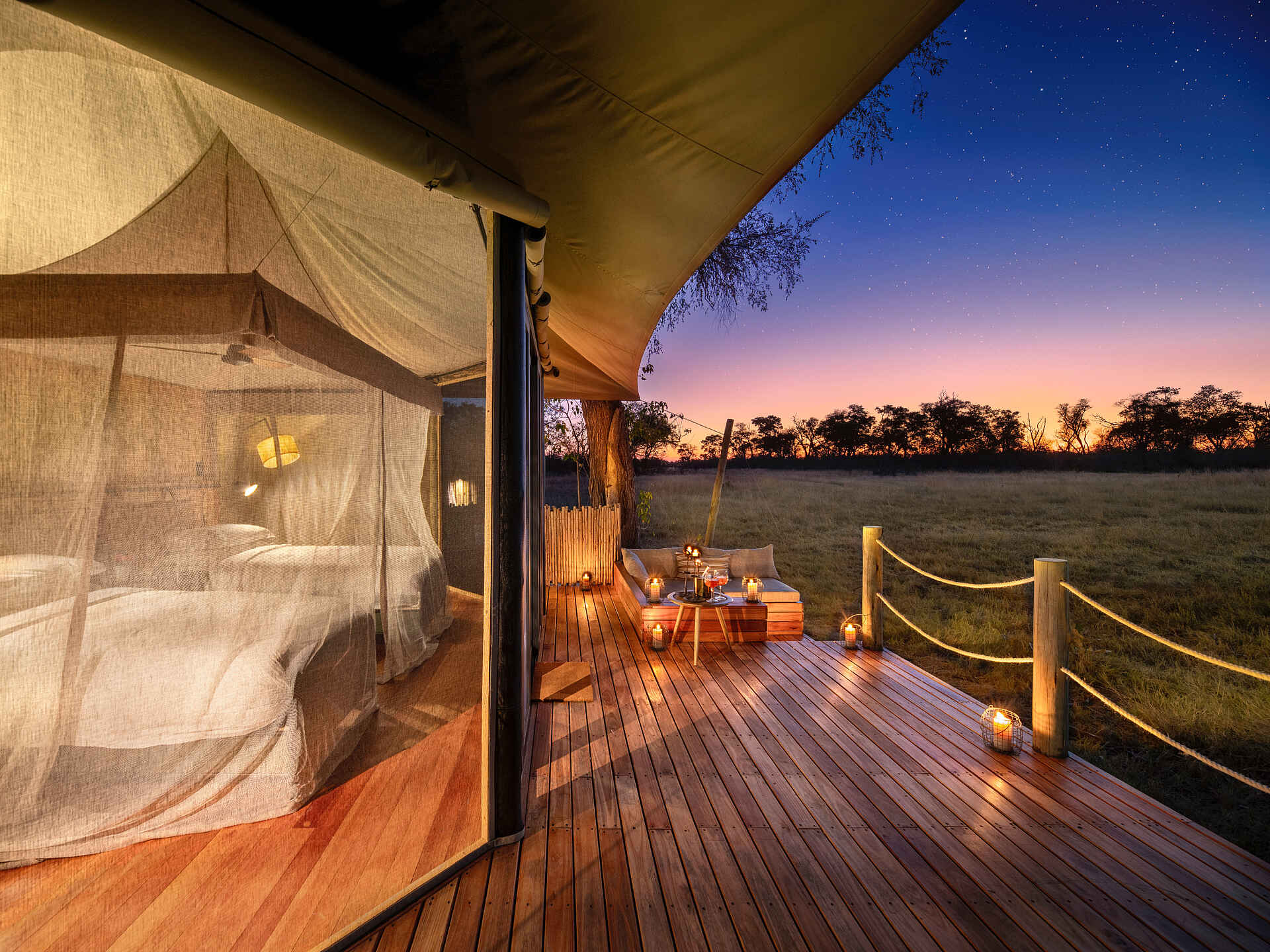 Khwai Lediba: romantische Terrasse bei Sonnenuntergang