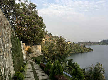 Lux Lake Kivu Hotel: Gartenanlage