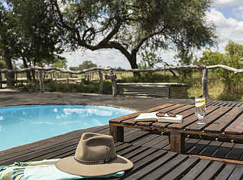 Mogogelo Camp: Poolbereich Mogogelo Camp: Poolbereich