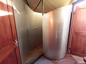 Nkasa Lupala Tented Lodge: Duschkabine Nkasa Lupala Tented Lodge: Duschkabine