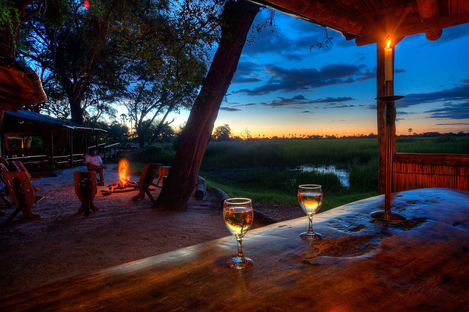 Oddball's Camp: Bar und Boma Oddball's Camp: Bar und Boma