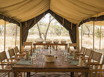 Serengeti Safari Camp: Speisesaal