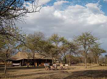 Serian Serengeti Mobile Camp: Feuerstelle