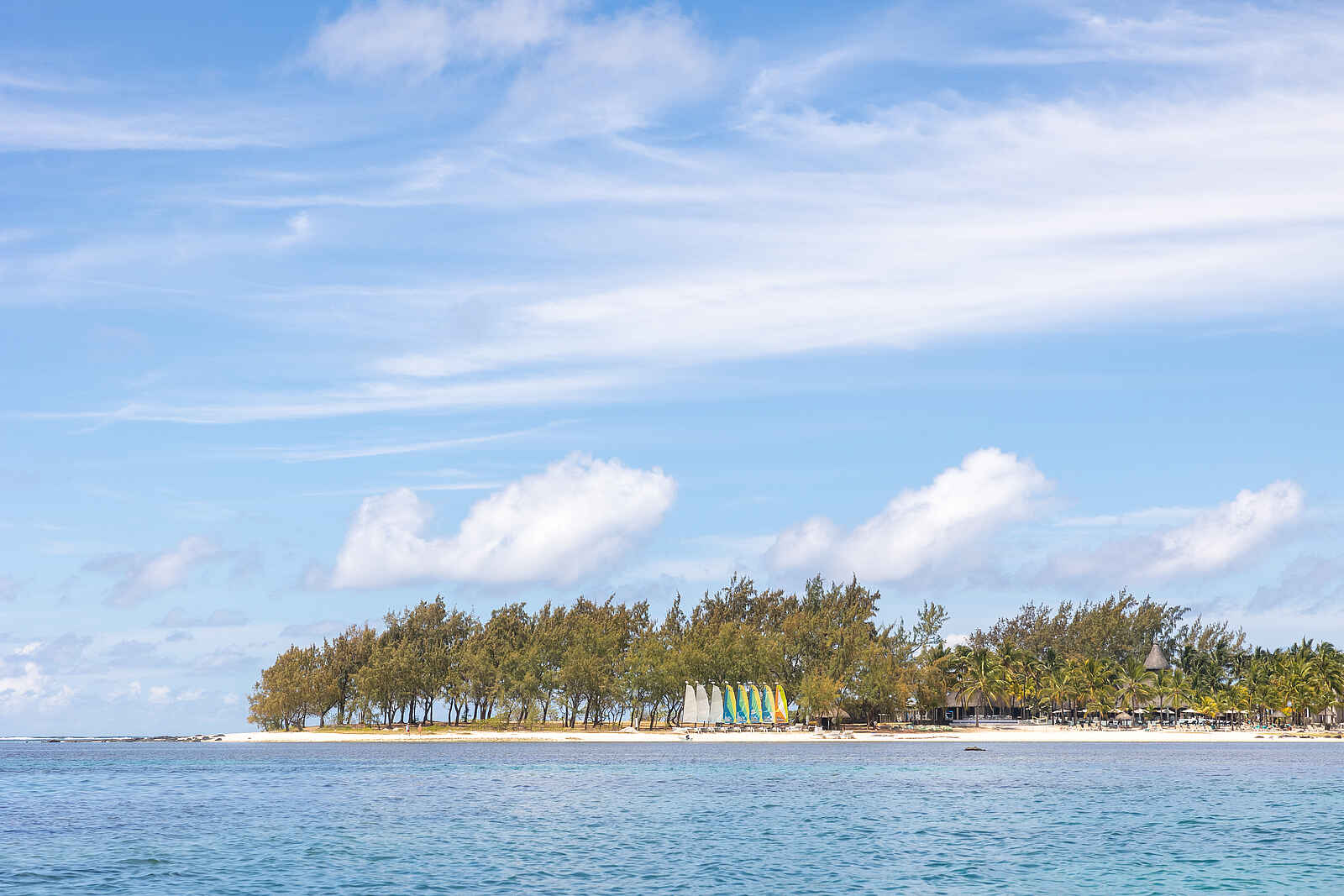 Shandrani Beachcomber Resort and Spa: Blick vom Meer aus Shandrani Beachcomber Resort and Spa: Blick vom Meer aus