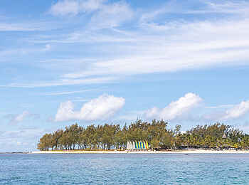 Shandrani Beachcomber Resort and Spa: Blick vom Meer aus Shandrani Beachcomber Resort and Spa: Blick vom Meer aus