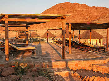 Desert Homestead: Liegen in der Abendsonne