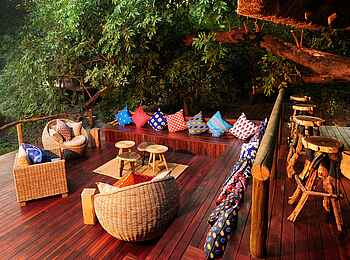 Bilimungwe Bushcamp: Tiefer gelegte Terrasse an der Lagune