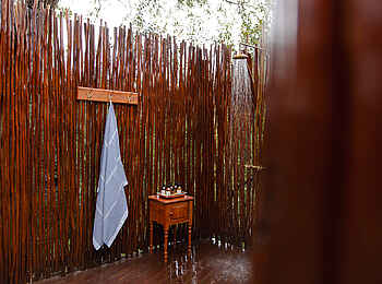 Mbamba: Das Familienzelt mit Außendusche Mbamba: Das Familienzelt mit Außendusche