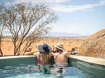 Onduli Enclave Private Villa: Der Pool