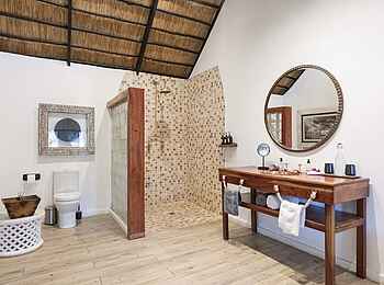 Tongabezi Lodge: Badezimmer im Garden House