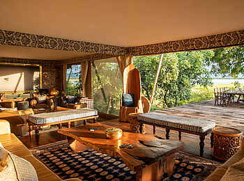 Zanji Suite at Tembo Plains Camp: Die Lounge Zanji Suite at Tembo Plains Camp: Die Lounge
