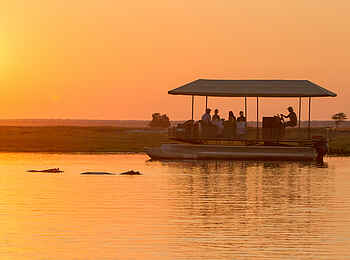 Chobe Savanna Lodge: Bootsfahrt bei Sonnenuntergang