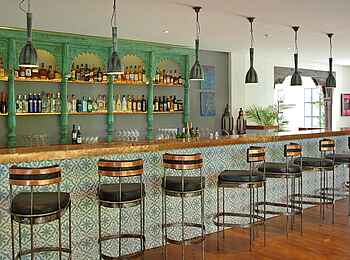 Latitude 0: Bar Latitude 0: Bar