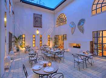 Latitude 0: Innenhof Latitude 0: Innenhof