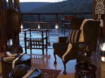 Makweti Safari Lodge: Blick über die Veranda ins Gelände