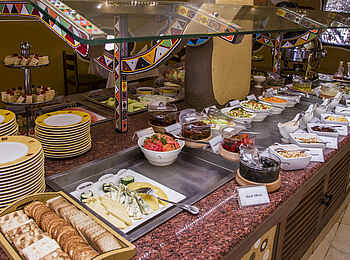 Mara Serena Safari Lodge: Das Mittagsbuffet Mara Serena Safari Lodge: Das Mittagsbuffet