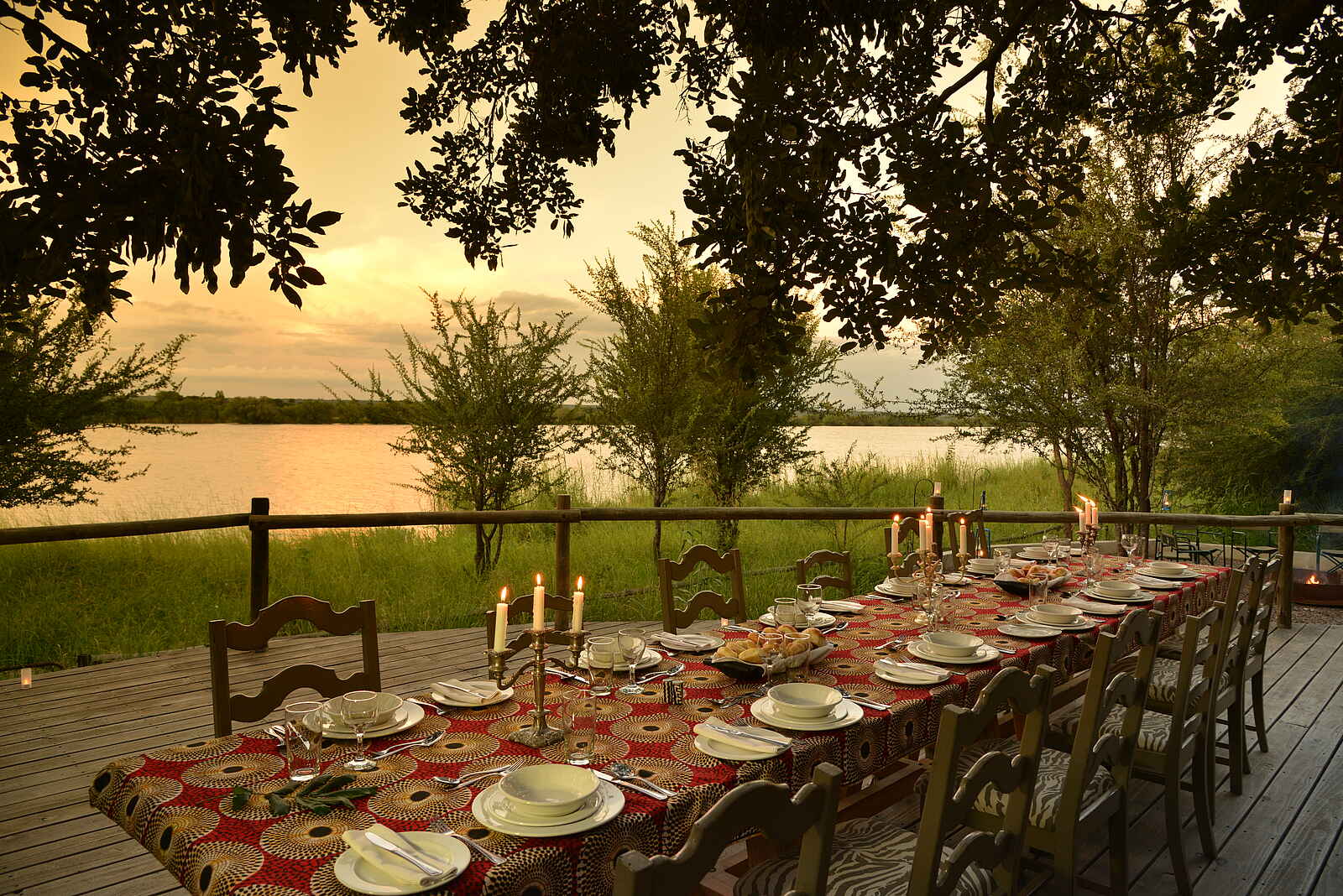 Chobe Bakwena Lodge: Open Air Dinner Chobe Bakwena Lodge: Open Air Dinner