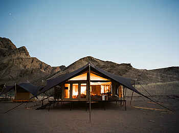 Hoanib Valley Camp: Gästezelt Abends Hoanib Valley Camp: Gästezelt Abends