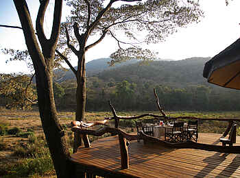 Kitich Camp: Frühstück auf der Veranda Kitich Camp: Frühstück auf der Veranda