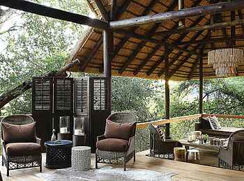 Londolozi Tree Camp: Loungebereich der Suite