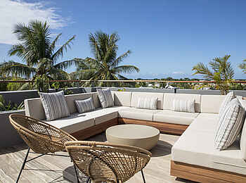 LUX Grand Baie: Die Lounge im Pool Penthouse LUX Grand Baie: Die Lounge im Pool Penthouse