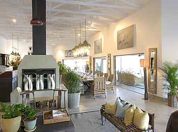 Mushara Outpost: Lounge mit Kamin