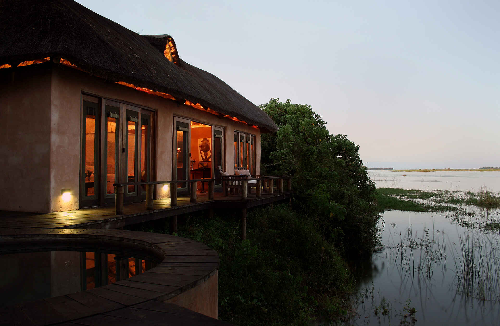 Hochzeitsreise, Lower Zambezi, Lower Zambezi National Park, Luxus, Royal Zambezi Lodge, Sambesi, Sambesital, Kansanshi, Kansanshi Presidental Suite, Flussufer, Plunge Pool, Suite, Afrikarma, Afrikarma Safaris, Afrikarma Safaris - Wildnis. Hautnah., Afrikarma.de