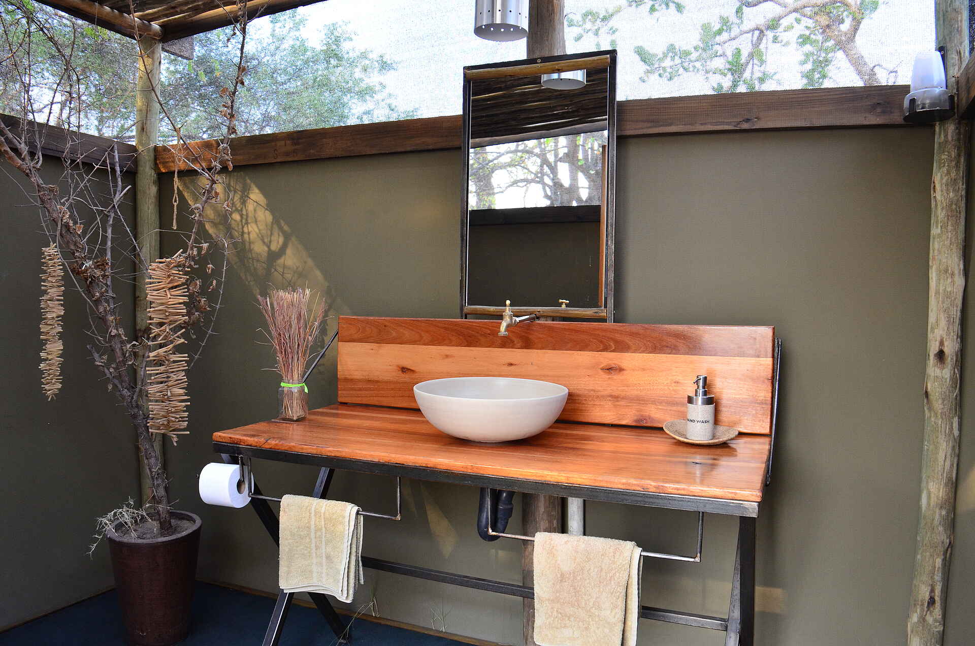 Sango Safari Camp: Gästebad mit Waschtisch