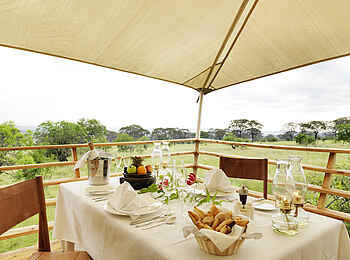 Serengeti Bushtops: Gedeckter Tisch