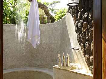 Sirikoi: Outdoordusche des Masterschlafzimmers im Sirikoi House