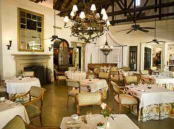 The Royal Livingstone: Kronleuchter im Restaurant The Royal Livingstone: Kronleuchter im Restaurant