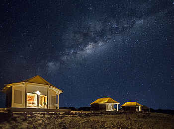 Desert Hills Glamping: Zelte im Sternenlicht Desert Hills Glamping: Zelte im Sternenlicht