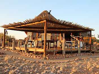 Desert Homestead: Essensbereich vor der Bar