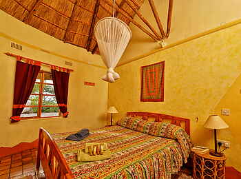 Musangano Lodge: Doppelbett in einer Lodge