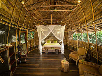 Ngaga Camp: Eine Gästebaumhaus von Innen