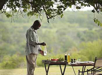 &Beyond Kirkman's Camp: Essen im Freien &Beyond Kirkman's Camp: Essen im Freien