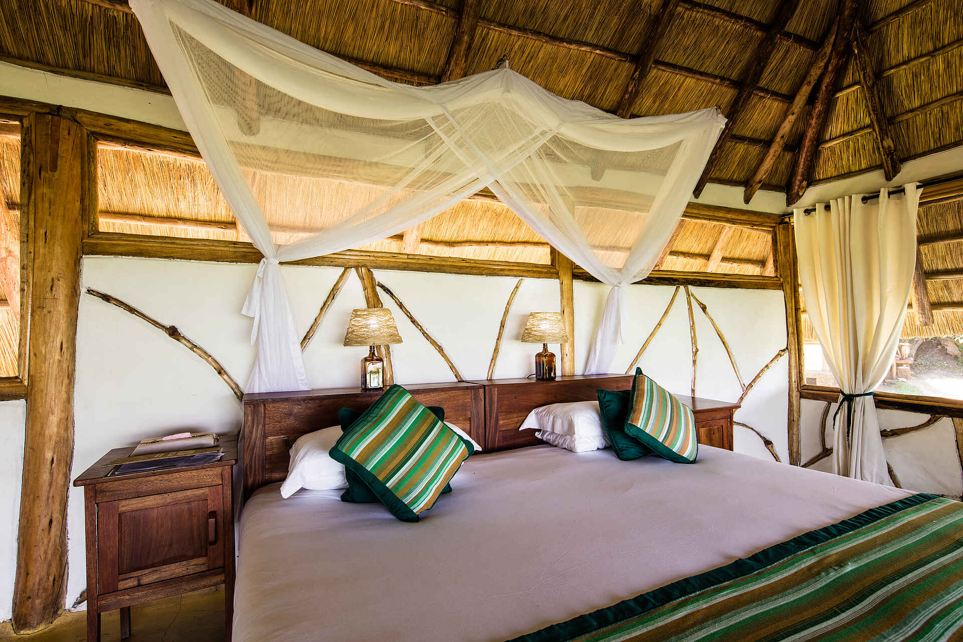 Baker's Lodge, Murchison Falls National Park, Victoria Nile, Doppelbett, Doppelzimmer, Gästezimmer, Moskitonetz, afrikarma, afrikarma Safaris, afrikarma Safaris - Wildnis. Hautnah., afrikarma.de